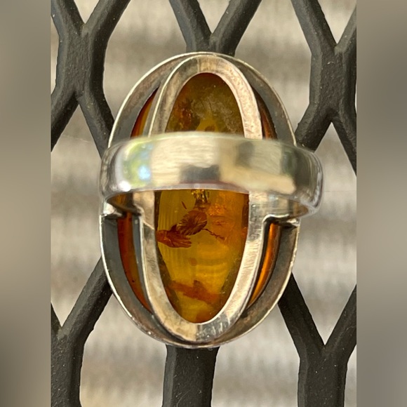 Amber and sterling silver ring. Size 5 3/4. EUC. Beautiful color. - Picture 3 of 9
